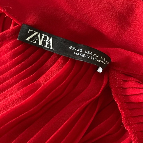 Sleeveless Pleated Top with Back Bow - Picture 4 of 7